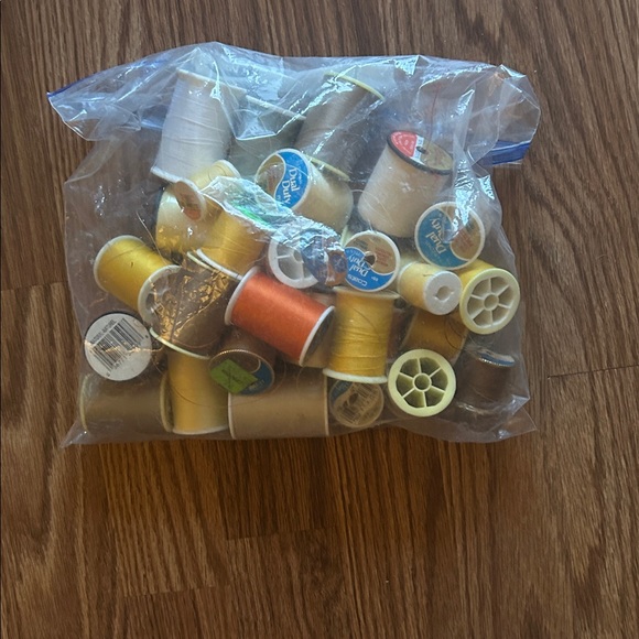 Assorted Color Sewing Thread Set - Picture 5 of 6